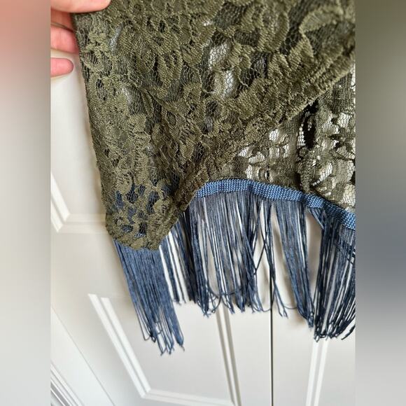 LuLaRoe Monroe Kimono with Fringe - Picture 8 of 10